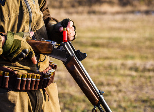 I vincitori del concorso di letteratura venatoria “Caccia, passione e ricordi” cacciatore carica fucile: vincitori del concorso di letteratura venatoria