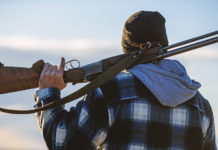 Riforma della legge sulla caccia, Federcaccia apre a proposta Cia cacciatore di spalle con carabina, Riforma della legge sulla caccia, Federcaccia apre a proposta Cia