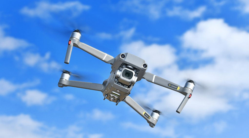 drone in volo per monitoraggio danni da fauna selvatica