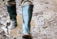 Comunicato il numero dei cacciatori in Campania cacciatori in campania: stivali da caccia nel fango