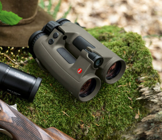 Leica Geovid 2019 Edition, il binotelemetro da caccia si rinnova il binotelemetro da caccia Leica Geovid 2019 Edition insieme al cannocchiale Leica Fortis e a un cappello tradizionale da caccia