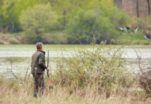 Racconti di caccia: torna il concorso letterario della Fidc di Firenze Racconti di caccia: cacciatore di anatre di spalle