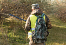 Eletto il presidente nazionale di Confavi Eletto il presidente nazionale di Confavi: cacciatore di spalle con giubbotto alta visibilità