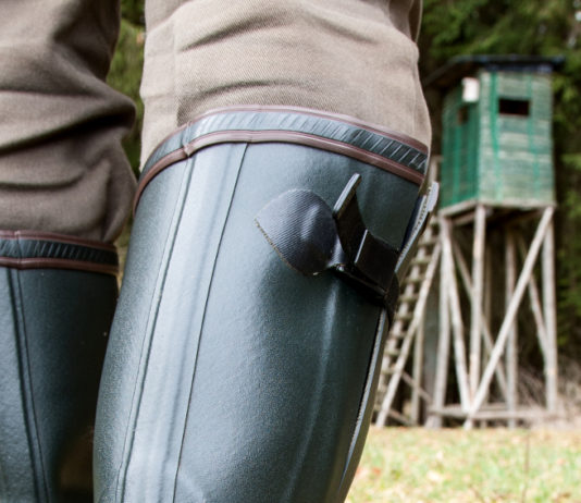 Incidenti di caccia, Federcaccia e Arcicaccia rispondono agli animalisti incidenti di caccia: cacciatore con stivali si dirige verso altana