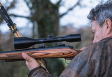 Balistica venatoria e ottiche, il corso di Conarmi balistica venatoria: cacciatore traguarda nell'ottica