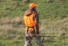 Difesa della biodiversità: Pietro Fiocchi promuove convegno a Torino difesa della biodiversità: cacciatore con gilet alta visibilità
