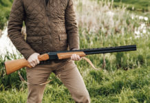 Calendario venatorio dell’Umbria: definite le date per il 2020/2021 calendario venatorio dell'umbria: cacciatore con fucile in mano