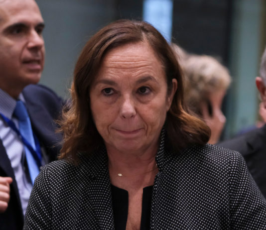 Tassa di concessione per porto d’armi prorogato, la ministra risponde sui tempi Tassa di concessione per porto d’armi prorogato: Luciana Lamorgese a Bruxelles, durante una riunione dei ministri dell'Interno dell'Unione europea