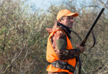 Approvato il calendario venatorio della Sardegna calendario venatorio della Sardegna: cacciatore in abbigliamento alta visibilità