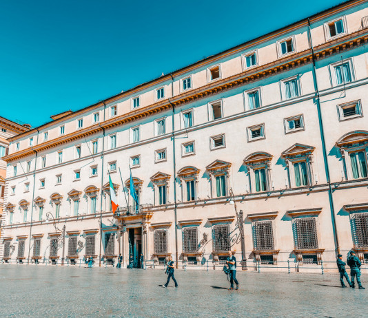 Caccia in Lombardia, governo impugna legge Caccia in Lombardia, governo impugna legge: facciata di palazzo chigi