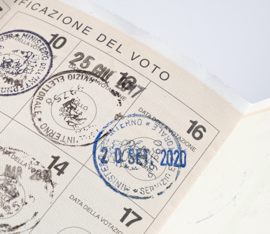 Referendum sulla caccia, la Lipu non ci sta Referendum sulla caccia: tessera elettorale con timbri