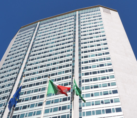 Le associazioni venatorie lombarde incontrano Fontana e Rolfi Le associazioni venatorie lombarde incontrano Fontana e Rolfi: facciata del Pirellone, sede della giunta regionale lombarda