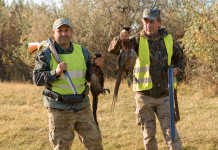 Manifestazione dei cacciatori a Milano, le associazioni nazionali partecipano Manifestazione dei cacciatori a Milano: due cacciatori con fagiani