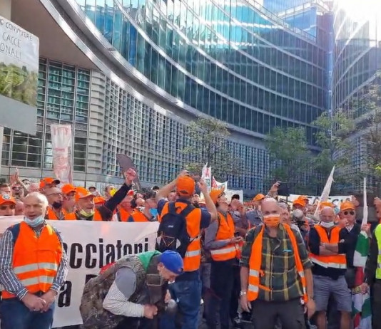 Manifestazione dei cacciatori a Milano, le parole di Buconi Manifestazione dei cacciatori a Milano, le parole di Buconi
