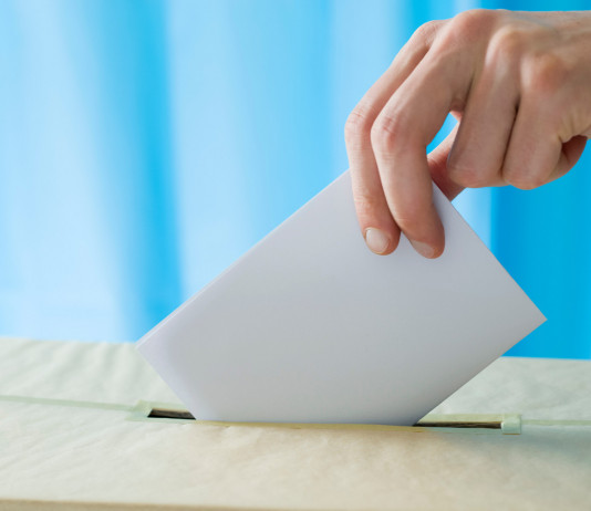 Referendum sulla caccia: l’Arcicaccia chiede una reazione unitaria Referendum sulla caccia: scheda elettorale imbucata nell'urna