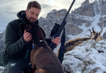 Caccia Magazine dicembre 2021 in edicola dal 20 novembre Caccia Magazine dicembre 2021: copertina, cacciatore in montagna con cane