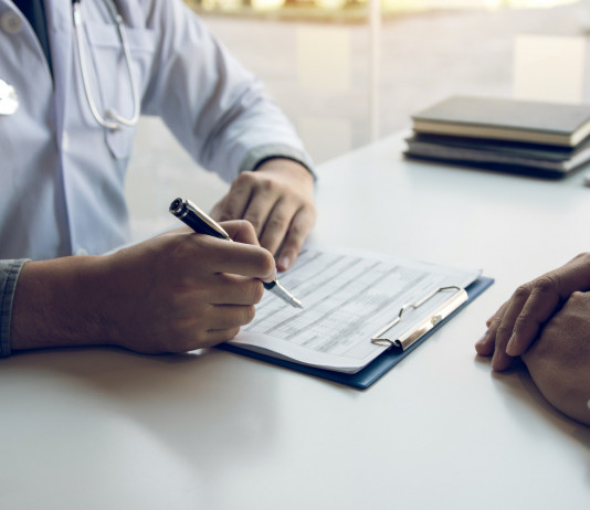 Durata del certificato medico per il rinnovo del porto d’armi: la sentenza Durata del certificato medico per il rinnovo del porto d’armi: medico firma certificato per paziente