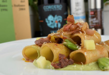 Paccheri alla salsiccia di cinghiale: la ricetta dello chef Paccheri alla salsiccia di cinghiale con pecorino romano e crema di fave e patate