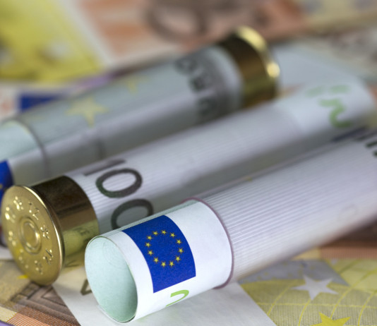 Bilancio sociale della Federcaccia: ecco quanto contano i cacciatori Bilancio sociale della Federcaccia: munizioni con banconote da 50 euro