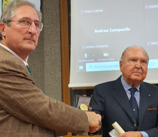 Doppia assegnazione per il premio Gentiluomo cacciatore 2021 Massimo Buconi, presidente nazionale Federcaccia, premia Ugo Gussalli Beretta come Gentiluomo Cacciatore 2021