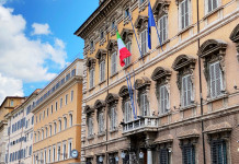 Legge di bilancio 2022: gli emendamenti sulla gestione faunistica Legge di bilancio 2022: facciata di palazzo madama, sede del Senato