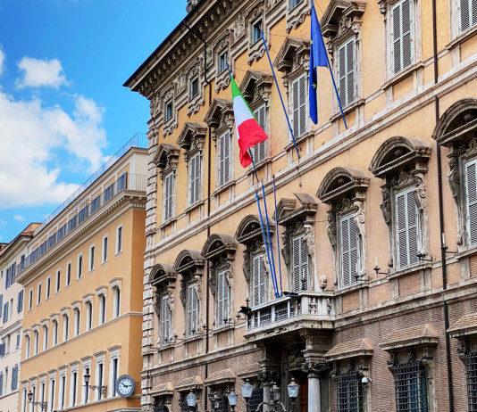 Legge di bilancio 2022: gli emendamenti sulla gestione faunistica Legge di bilancio 2022: facciata di palazzo madama, sede del Senato