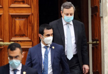 Scadenza del porto d’armi: ecco la nuova proroga Scadenza del porto d’armi: mario draghi esce dalla propria abitazione insieme alla scorta