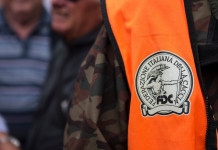 Calendario venatorio della Lombardia: Fidc ed Enalcaccia al Consiglio di Stato Calendario venatorio della Lombardia: cacciatore con gilet Federcaccia