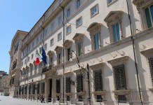 Fine dello stato d’emergenza e porto d’armi: la situazione Fine dello stato d’emergenza e porto d'armi: facciata di Palazzo Chigi