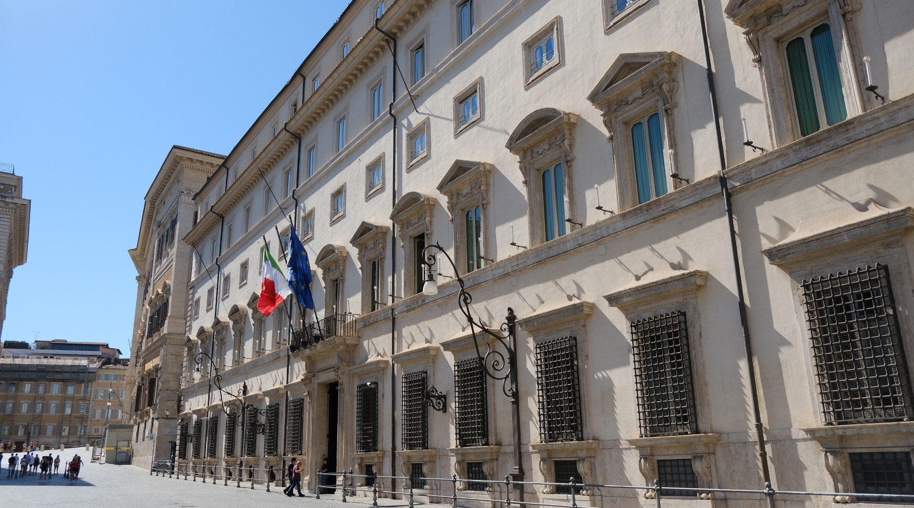 Fine dello stato d’emergenza e porto d'armi: facciata di Palazzo Chigi