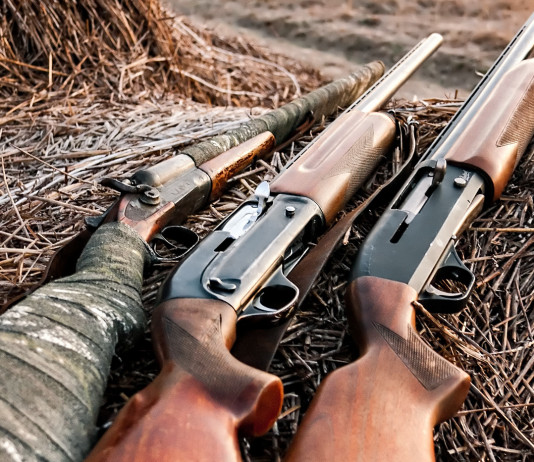 Corsi gratuiti di Conarmi a Eos ’22 Corsi gratuiti di Conarmi a Eos ’22: tre fucili all'aperto