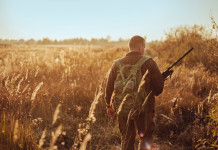 Associazione di riservisti, l’attacco della Libera Caccia Associazione di riservisti: cacciatore di spalle in campo