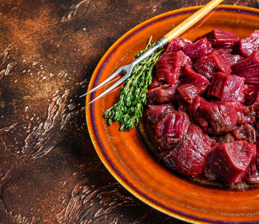 La filiera della carne di selvaggina a Caccia Village La filiera della carne di selvaggina a Caccia Village: piatto con carne di selvaggina