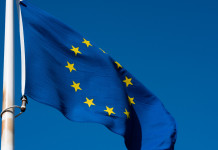 Quali novità nel nuovo regolamento europeo sulle armi? Quali novità nel nuovo regolamento europeo sulle armi: bandiera dell'unione europea