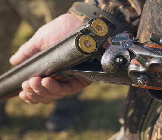 Calendario venatorio dell’Emilia Romagna, le indicazioni dell’assessore Calendario venatorio dell’Emilia Romagna: cacciatore con doppietta