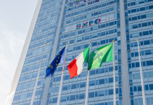 Federcaccia Lombardia contro Attilio Fontana Federcaccia Lombardia: pirellone con tre bandiere