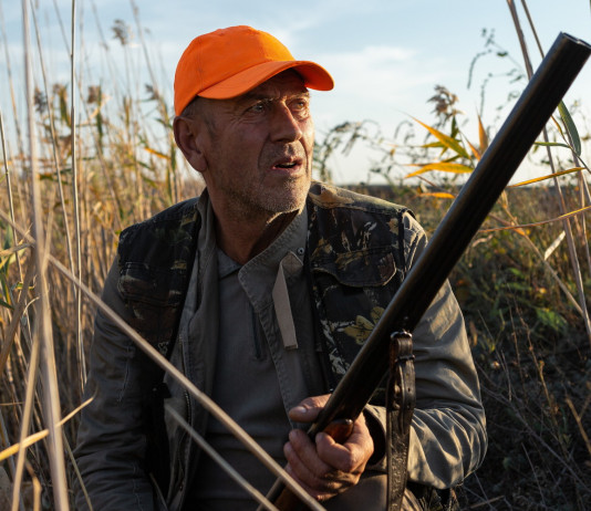 Commissariamento dell’Atc Ancona 2, nota dell’Arcicaccia sul ricorso al Tar Commissariamento dell’Atc Ancona 2, nota dell’Arcicaccia sul ricorso al Tar: cacciatore con fucile tra le mani