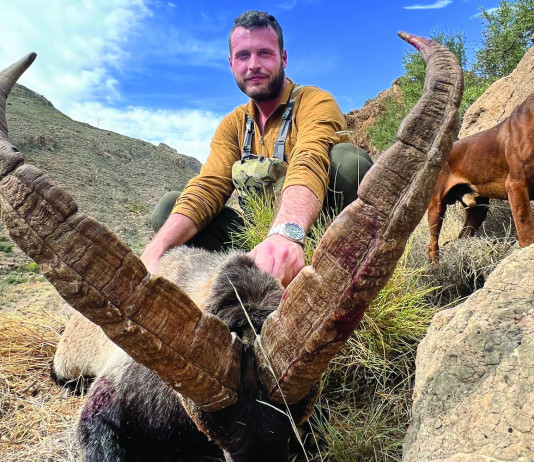 Caccia Magazine febbraio 2024 in edicola Caccia Magazine febbraio 2024 in edicola dal 19 gennaio: Marco Caimi con lo stambecco spagnolo (macho montes) abbattuto in Andalusia