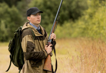 Modifiche della legge sulla caccia: la proposta di Berlato (Acr) Modifiche della legge sulla caccia: giovane cacciatore con fucile