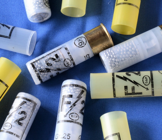 Ricarica di munizioni calibro 20 con 25 grammi di piombo 9,5: dose robusta per la migratoria Ricarica di munizioni calibro 20 con 25 grammi di piombo 9,5