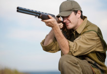 Rappresentanza delle associazioni venatorie negli Atc, risponde Maffei (Arcicaccia) Rappresentanza delle associazioni venatorie negli Atc, risponde Maffei (Arcicaccia) - cacciatore prende la mira con fucile