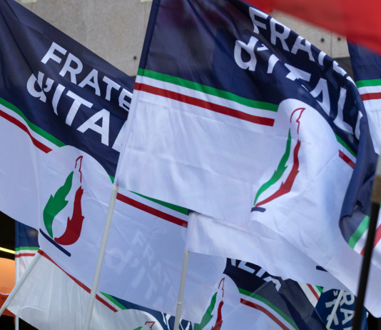 Candidati vicini al mondo venatorio, Berlato contro la cabina di regia Candidati vicini al mondo venatorio, Berlato contro la cabina di regia: bandiere Fratelli d'Italia