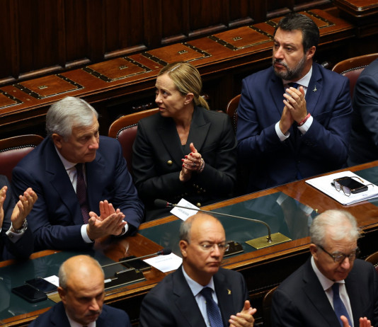 Qual è il percorso del ddl con le modifiche della legge sulla caccia? Qual è il percorso del ddl con le modifiche della legge sulla caccia? Giorgia Meloni con vicepremier Tajani e Salvini e governo in parlamento