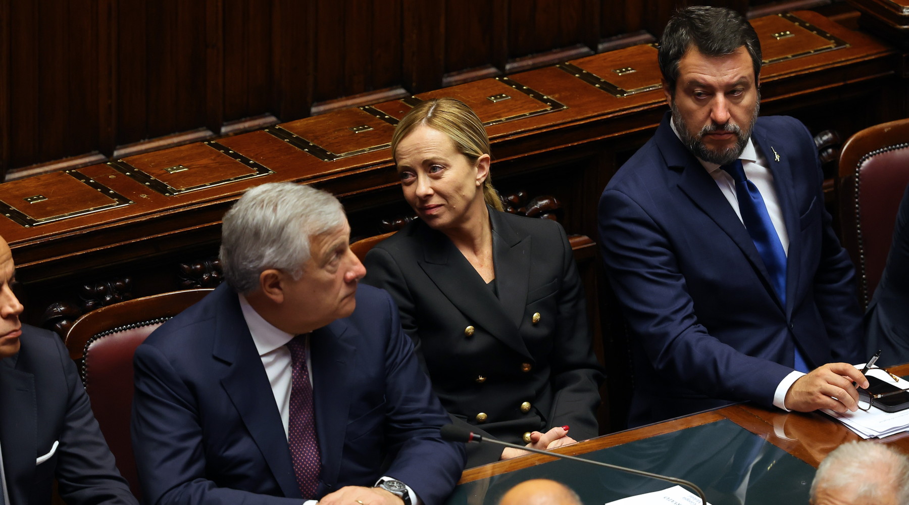 Accolto odg Bruzzone su riforma della legge sulla caccia Accolto odg Bruzzone su riforma della legge sulla caccia: Giorgia Meloni alla Camera tra Antonio Tajani e Matteo Salvini, vicepresidenti del suo governo