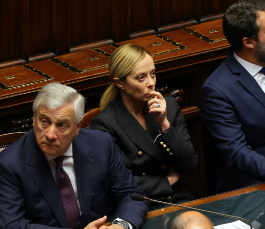 Perché il governo ha chiesto di ritirare gli emendamenti sulla caccia? Perché il governo ha chiesto di ritirare gli emendamenti sulla caccia? - Giorgia Meloni, presidente del consiglio, con Antonio Tajani e Matteo Salvini