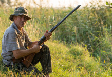 Procedura d’infrazione europea sulla caccia, ambientalisti attaccano governo Procedura d’infrazione europea sulla caccia, ambientalisti attaccano governo: cacciatore con fucile