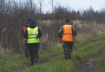 Associazioni venatorie al tavolo sulla biodiversità, Bruzzone interroga governo Associazioni venatorie al tavolo sulla biodiversità, Bruzzone interroga governo: tre cacciatori di spalle