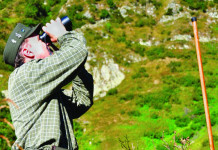 Caccia Magazine gennaio 2025 in edicola Caccia Magazine gennaio 2025 in edicola: cacciatore con binocolo