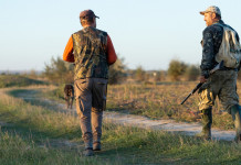 Maffei (Arcicaccia) contro l’emendamento sui calendari venatori Maffei (Arcicaccia) contro l’emendamento su calendari venatori: due cacciatori di spalle