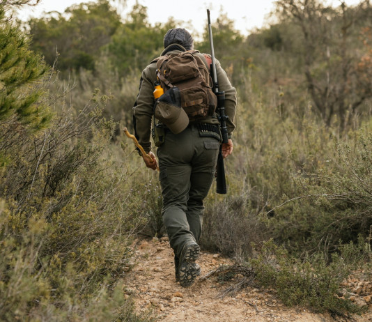 Pd chiede relazione sullo stato d’applicazione della legge 157/92 Pd chiede relazione sullo stato d’applicazione della legge 157/92: cacciatore di spalle